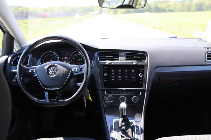 Volkswagen Golf 2,0 TDI 110kW DSG 1.Maj. DPH