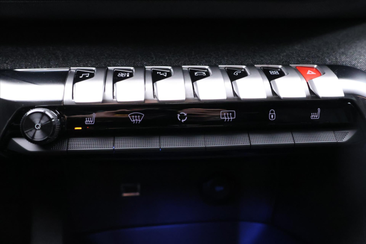 Peugeot 5008 1,2 PT Aut. Allure 7-Míst DPH