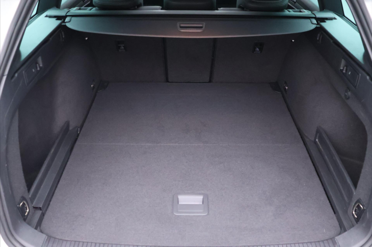 Volkswagen Passat 1,5 TSI DSG R-line Matrix DPH