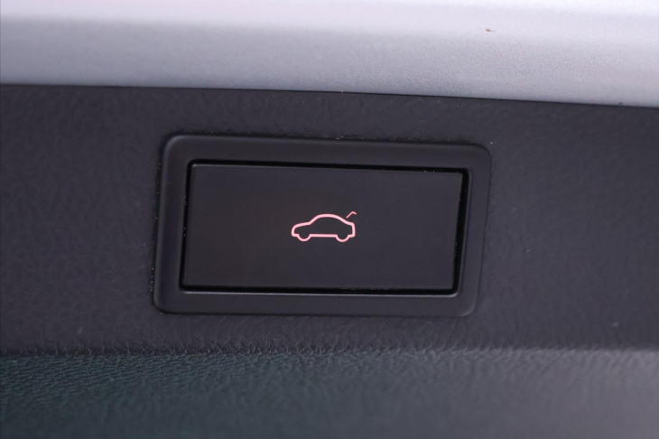 Škoda Karoq 2,0 TDI Scout 4x4 Virtual Navi