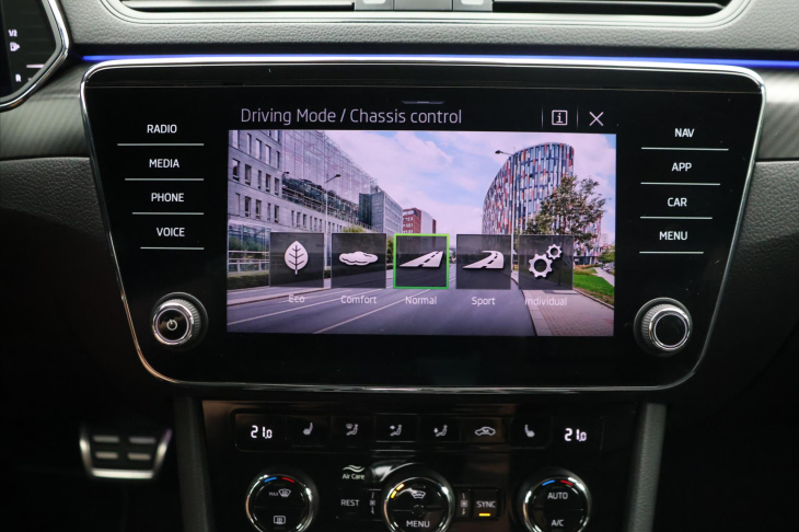 Škoda Superb 2,0 TDI 110kW SportLine DSG CZ