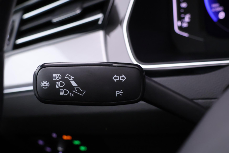 Volkswagen Passat 2,0 TDI 110kW DSG LED ACC Pano