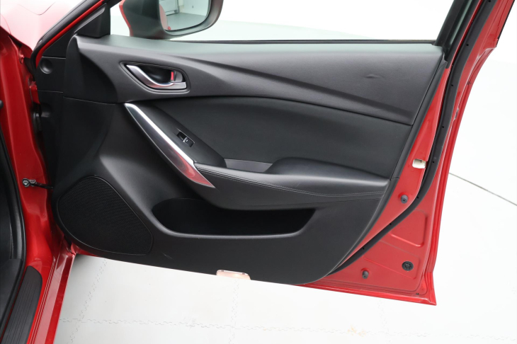 Mazda 6 2,0 121kW Center-Line