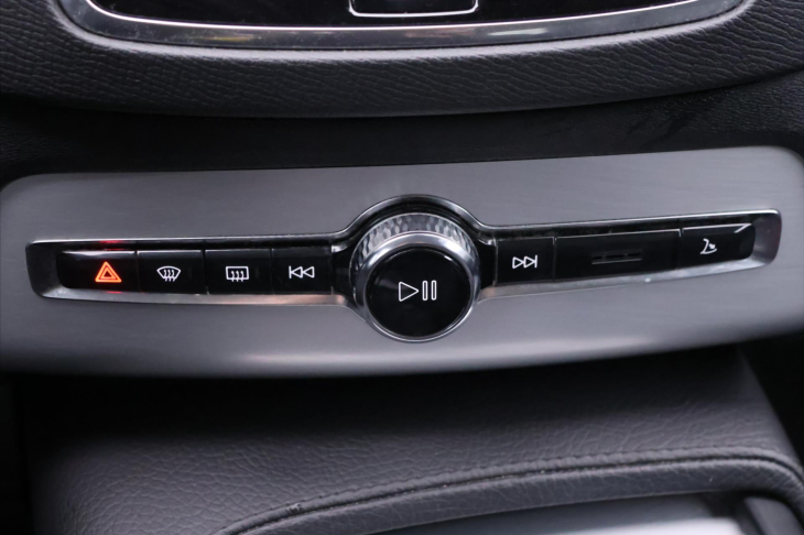 Volvo XC90 2,0 D4 140kW CZ LED Momentum