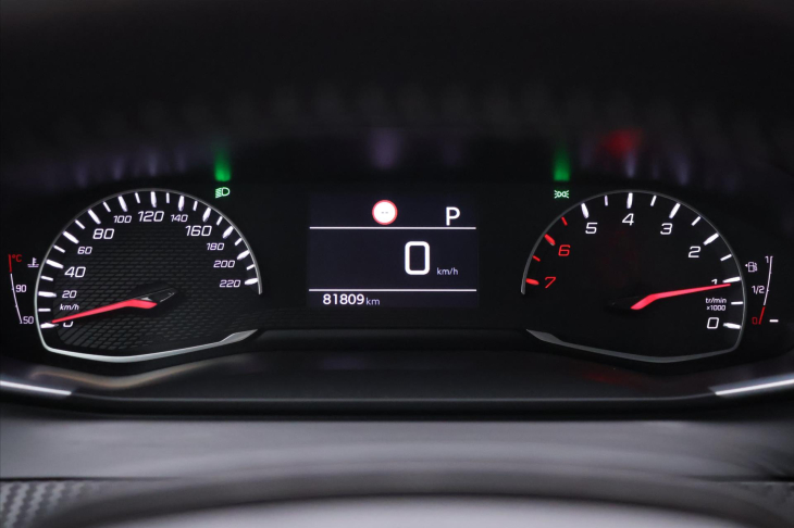 Peugeot 2008 1,2 PT 96kW Aut. LED CZ 1.Maj.