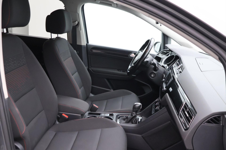 Volkswagen Touran 1.4 TSI 110kW DSG 7-Míst 1.Maj.