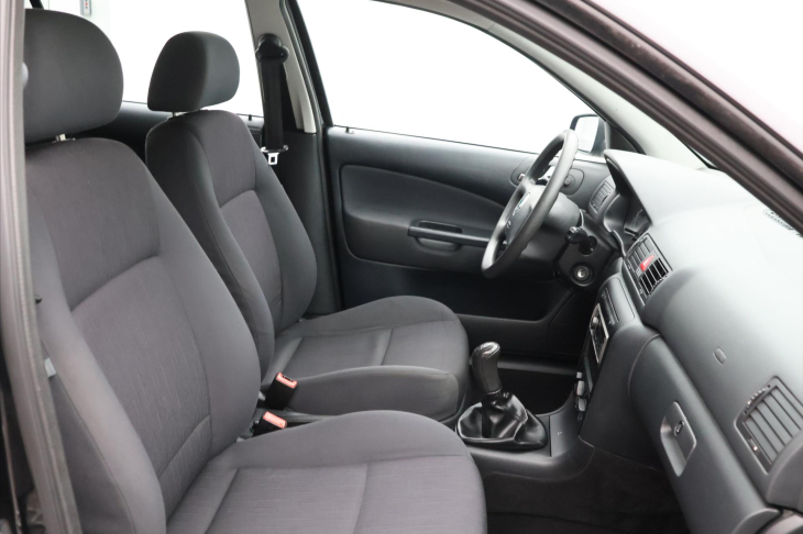 Škoda Octavia 1,6 MPI 75kW Tour Klima 2.Maj