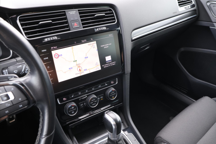 Volkswagen Golf 2,0 TSI 228kW 4M DSG Virtual R