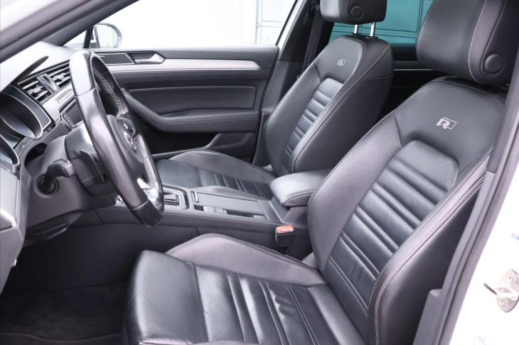 Volkswagen Passat 2,0 TSI 206kW R-line Highline