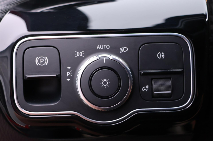 Mercedes-Benz Třídy A 1,5 180d CZ