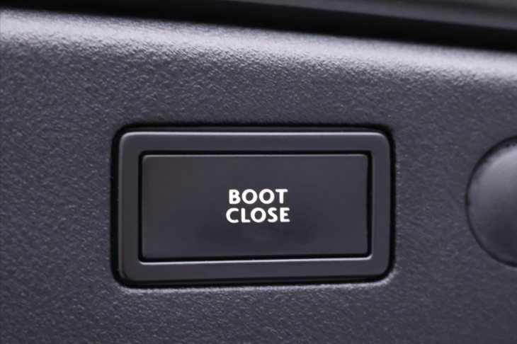 Bentley Continental Flying Spur 6,0 W12 412 kW 4x4 Kůže DPH