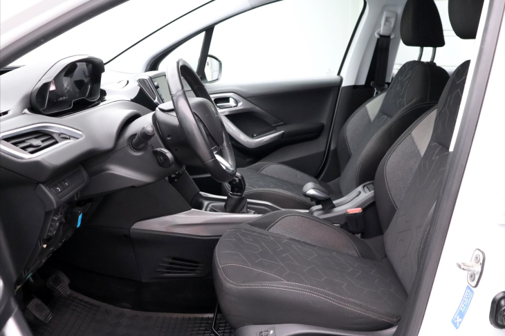 Peugeot 2008 1,2 PureTech 61kW Allure CZ