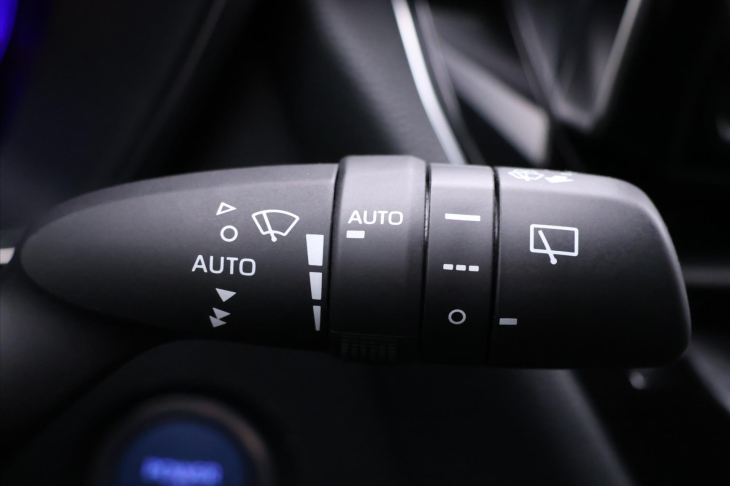 Toyota Corolla 2,0 e-CVT 112kW Executive CZ