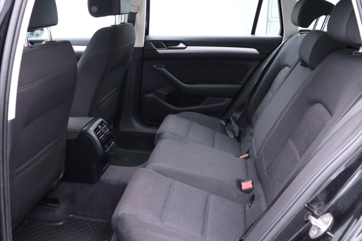 Volkswagen Passat 1,6 TDI Highline Aut klima LED