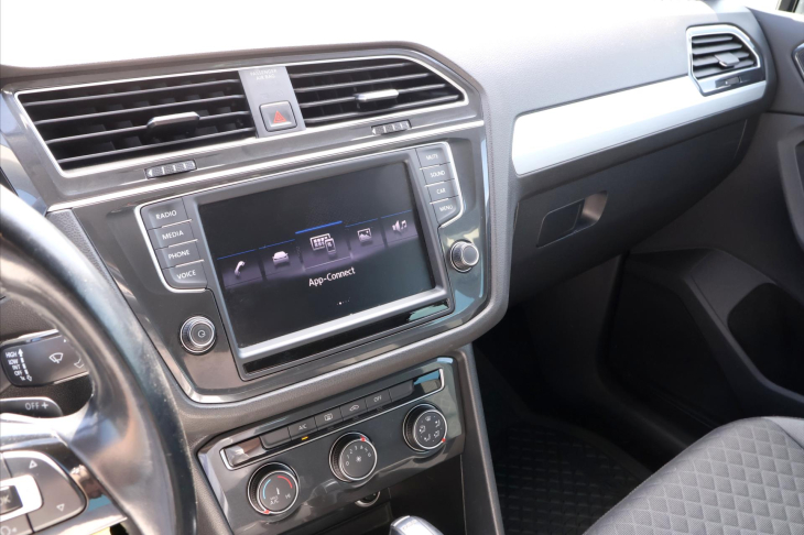 Volkswagen Tiguan 1,4 TSI 110kW DSG LED 1.Maj.