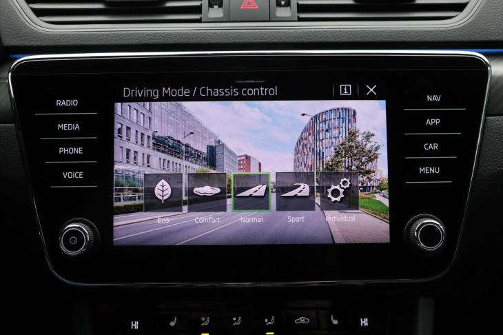 Škoda Superb 2,0 TDI DSG Sportline CZ 1.Maj