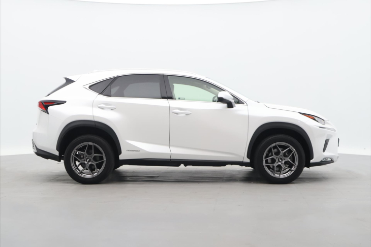 Lexus NX 300h 2,5 145 kW 4WD Prestige