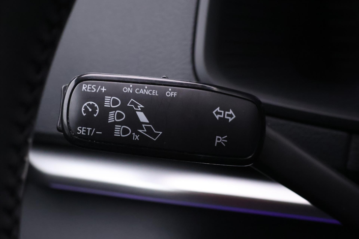 Škoda Karoq 2,0 TDI DSG Tour Virtual DPH