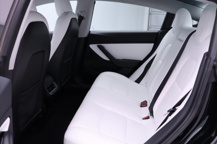 Tesla Model 3 Long Range AWD tažné DPH