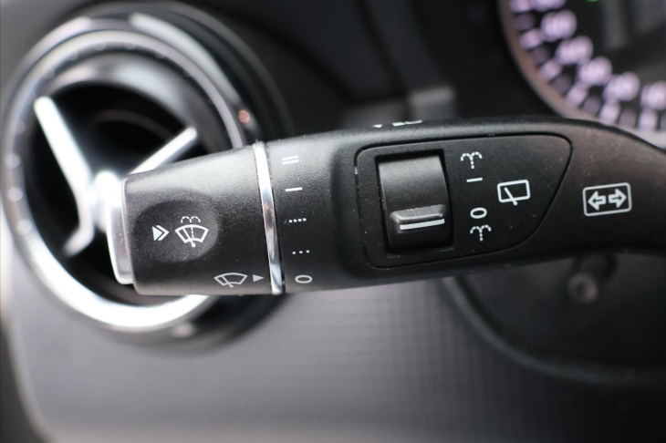 Mercedes-Benz Třídy A 1,6 200i 115kW Klima Kůže