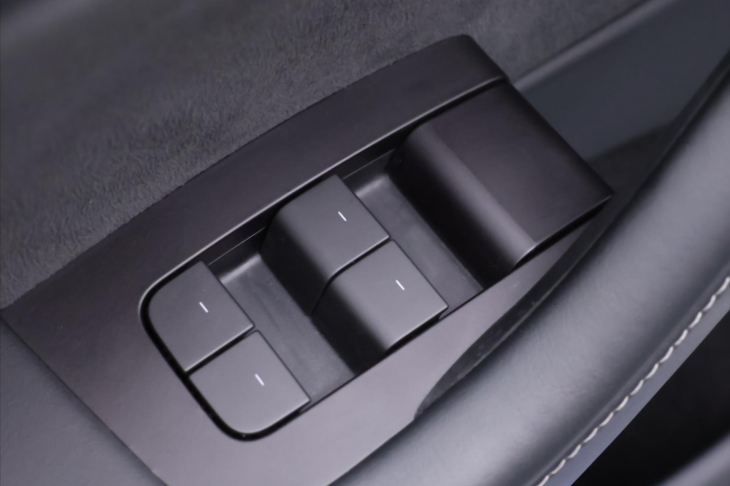 Tesla Model Y Long Range AWD DPH 1.Maj.