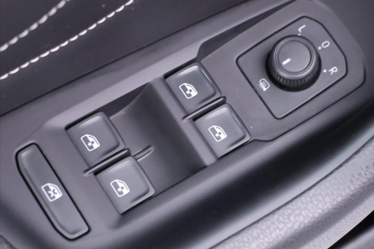 Volkswagen Passat 2,0 TDI 110kW DSG R-line 1.Maj