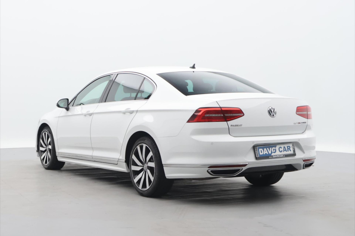 Volkswagen Passat 2,0 TDI 140kW DSG R-line CZ