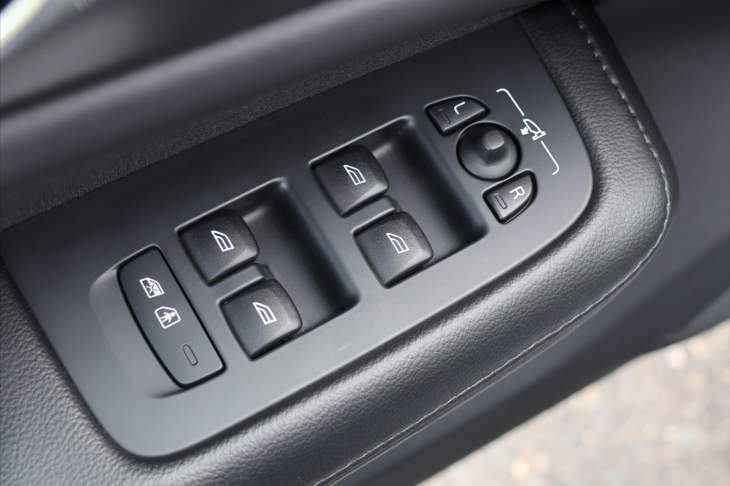 Volvo V60 2,0 D4 145kW Aut. LED Navi DPH