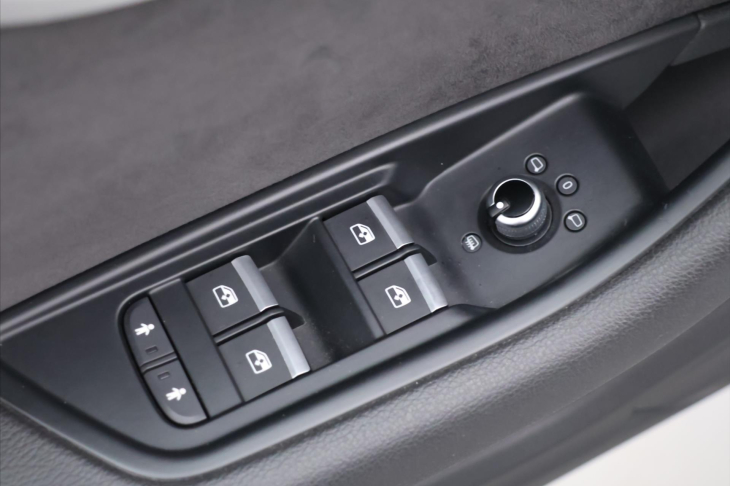 Audi A4 2,0 TDI 140 kW S-Line S-Tronic CZ