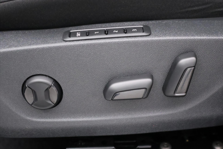 Škoda Octavia 2,0 TDI 110kW DSG Matrix DPH