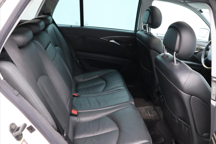 Mercedes-Benz Třídy E 3,2 E320 165kW AMG Paket