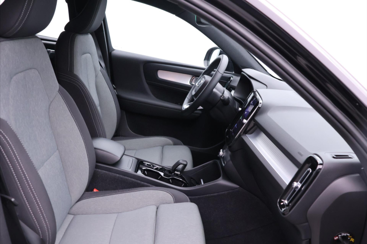 Volvo XC40 2,0 B4 145kW DCT Plus Dark DPH