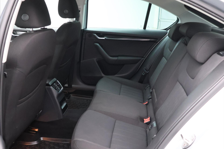 Škoda Octavia 1,6 TDI 85kW DSG CZ Style DPH