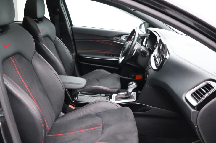 Kia Ceed 1,6 T-GDI 150kW DCT CZ GT