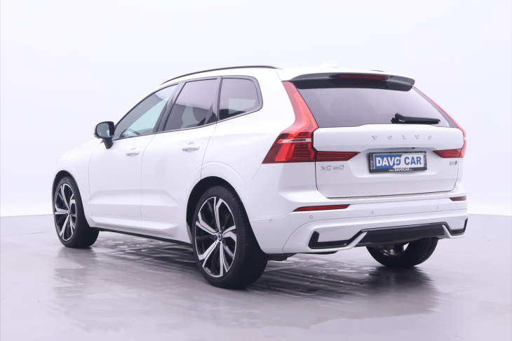 Volvo XC60 2,0 B5 173kW AWD Plus Dark CZ