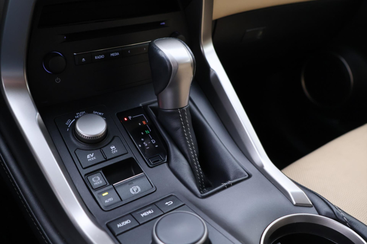 Lexus NX 300h 2,5 145kW 4WD Premium AUT