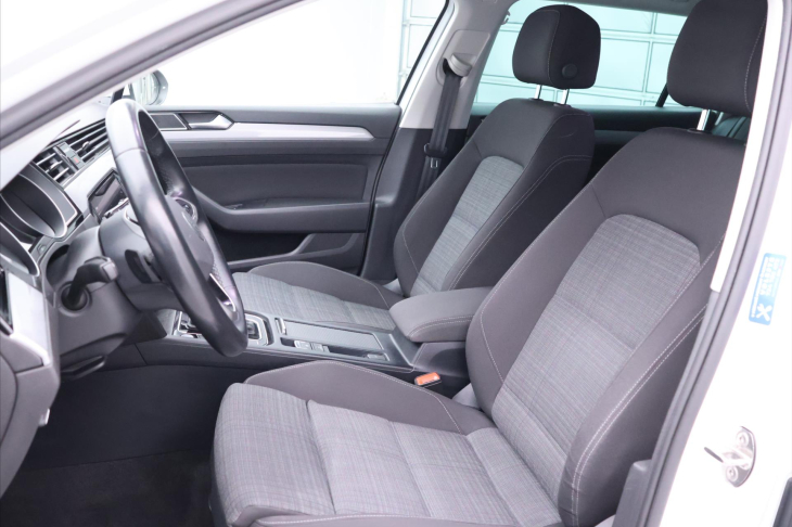 Volkswagen Passat 2,0 TDI DSG Business 1.Maj DPH