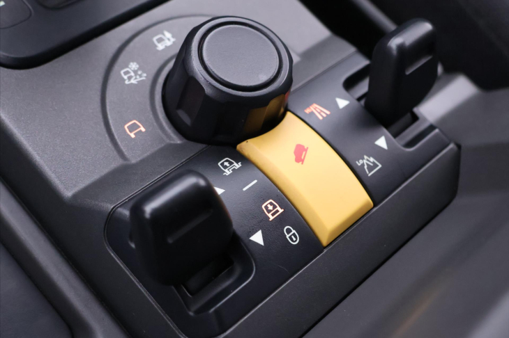 Land Rover Discovery 2,7 TD V6 140kW 4x4 CZ Tažné