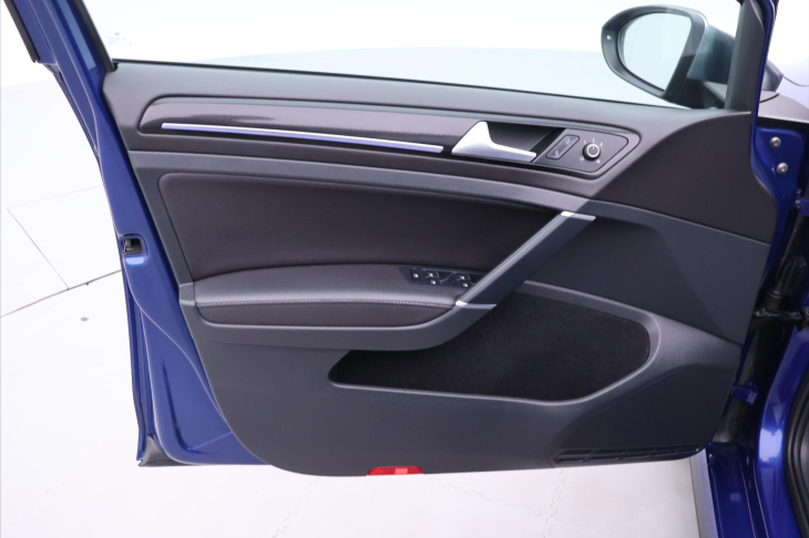 Volkswagen Golf 2,0 TSI R 228kW 4M DSG Virtual