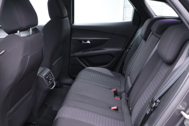 Peugeot 3008 1,2 PT 96kW Active Pack DPH CZ