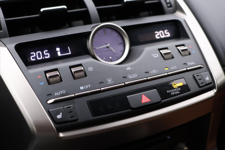 Lexus NX 300h 2,5 145 kW 4WD Prestige