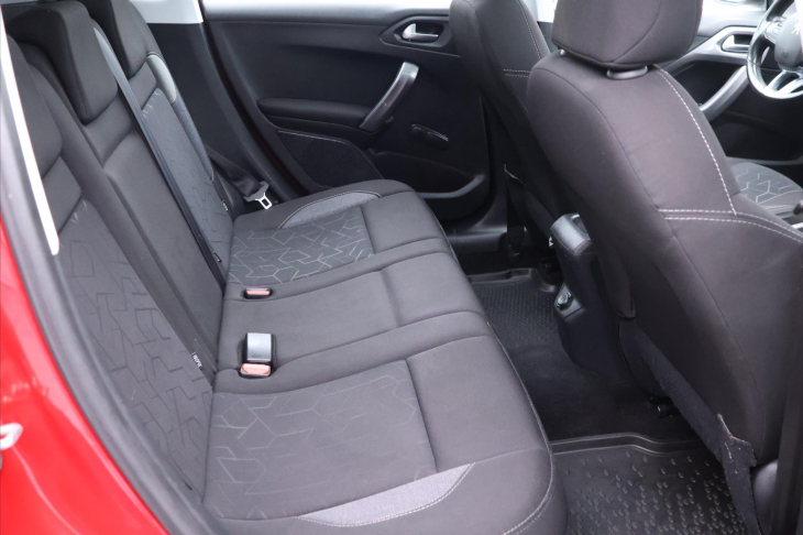 Peugeot 2008 1,2 PT 61kW CZ Klima Panorama