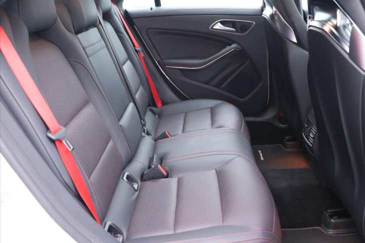 Mercedes-Benz CLA 2,0 45AMG 4-MATIC DPH CZ