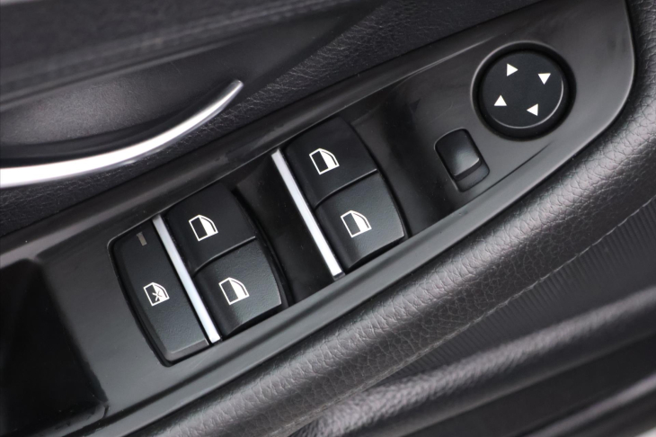 BMW Řada 5 3,0 530d x Drive Tažné Klima