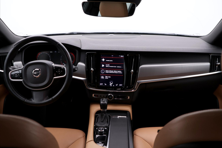 Volvo V90 2.0 D3 110kW Momentum LED