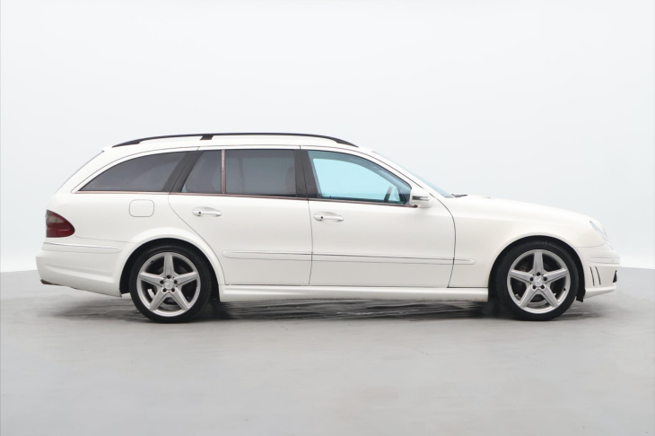 Mercedes-Benz Třídy E 3,2 E320 165kW AMG Paket