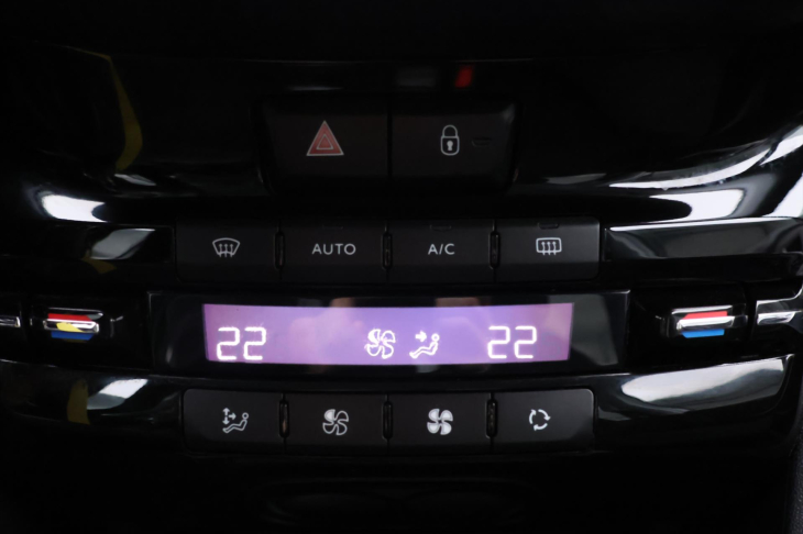 Peugeot 2008 1,2 PT 81kW Aut.klima CZ