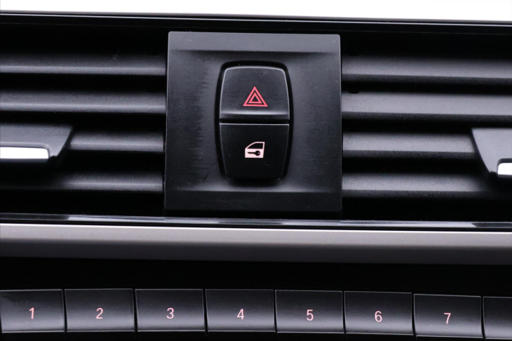 BMW Řada 1 1,5 118i 100kW Klimatizace