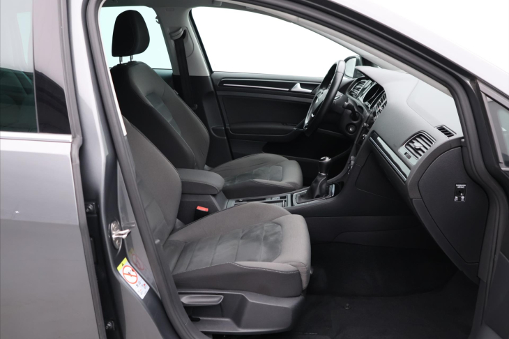 Volkswagen Golf 2,0 TDI 110KW Highline Aut.klima