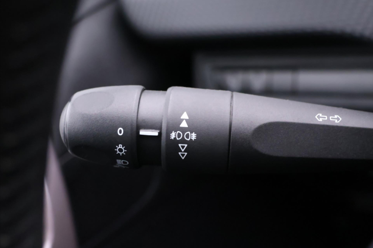 Peugeot 2008 1,2 PureTech 60kW CZ Tempo